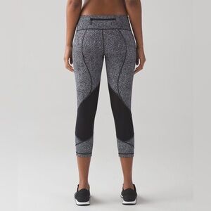 LULULEMON Pace Rival Crop Leggings, 22” (US 6)